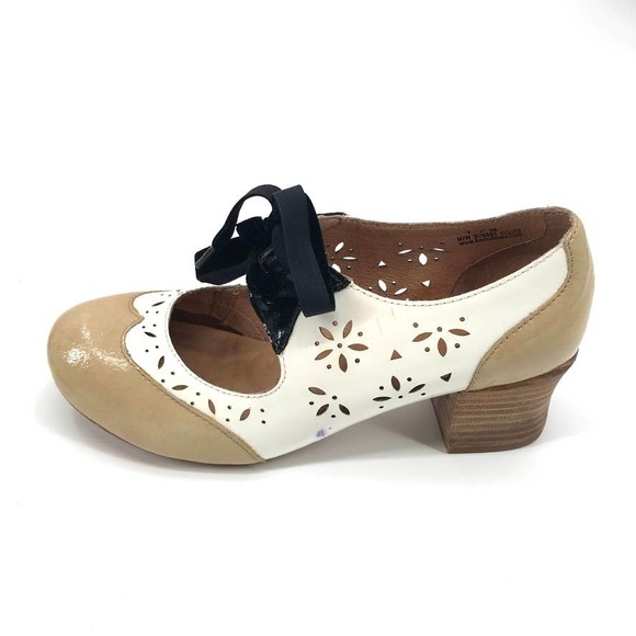 Born Shoes - Born Wingtip Pumps Patent Leather Laser Cut 7/38